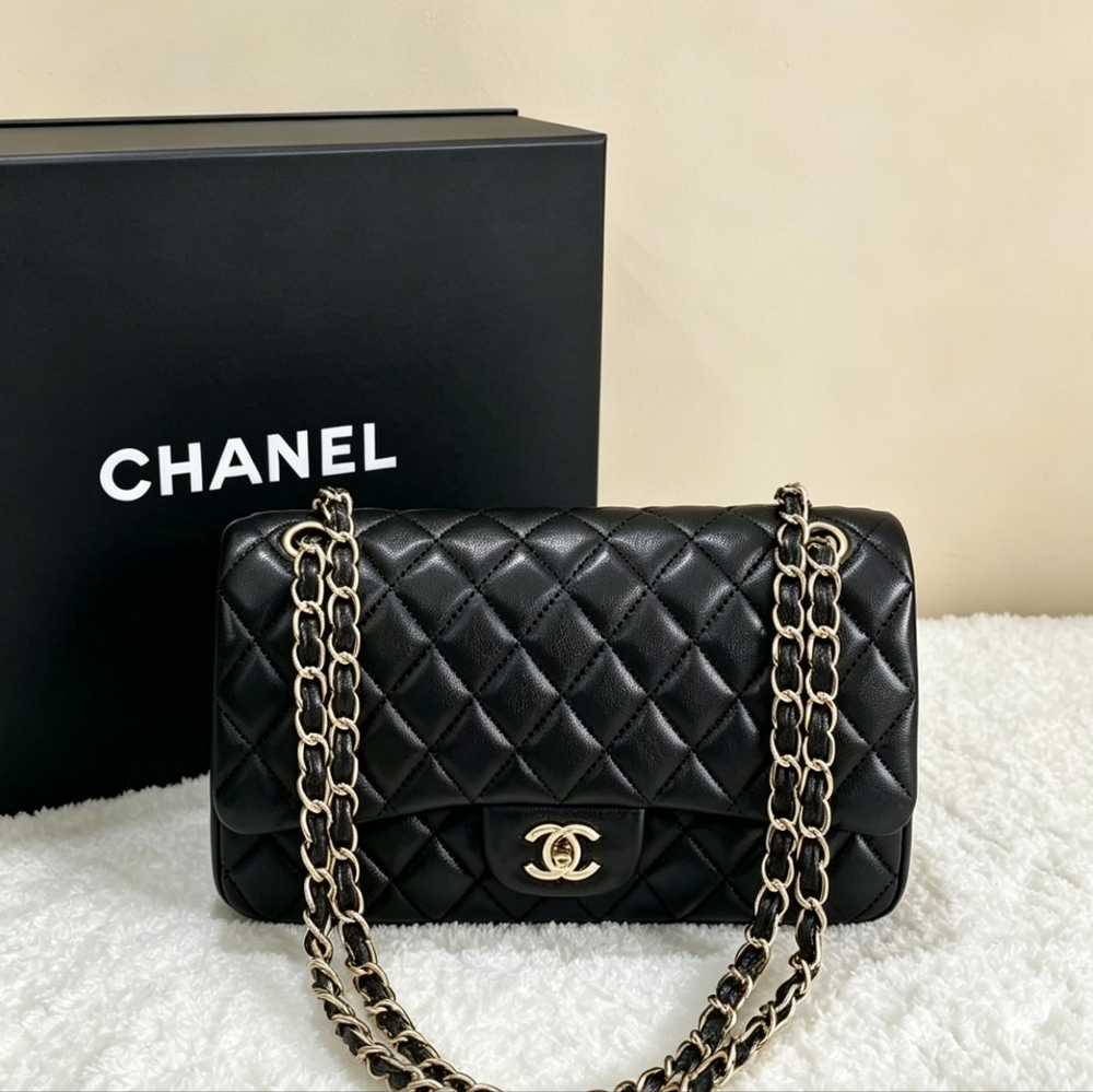 Chanel Classic Flap Medium in Quilted